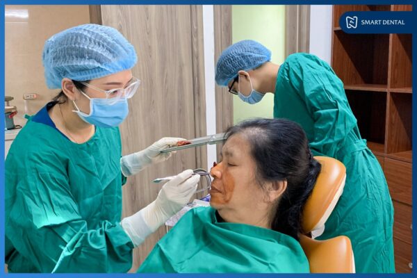 Cô Nguyễn Thị Thăng cấy ghép 3 trụ Implant Osstem Hàn Quốc 3