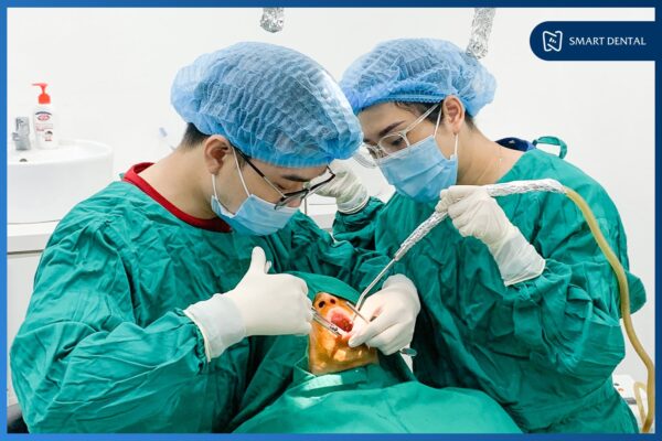 Khách hàng Phạm Viết Hạnh cấy ghép Implant Hiossen Mỹ - Nha khoa Smart 4